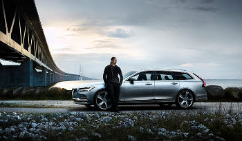 Легенда шведского футбола Златан Ибрагимович посетил завод Volvo Cars