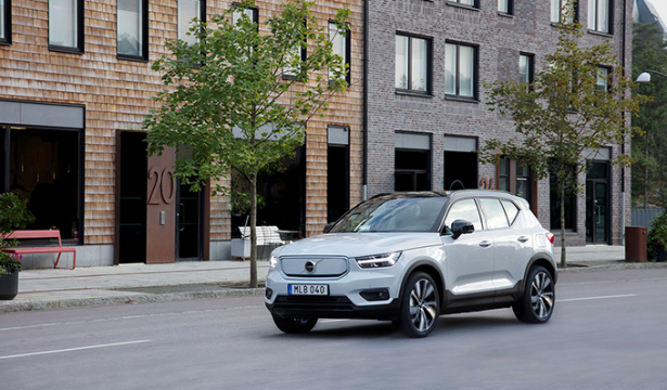 Volvo Cars начинает производство полностью электрического XC40 Recharge P8