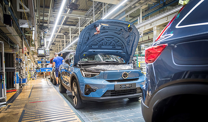Volvo Cars подписала декларацию об автомобильных перевозках с нулевым уровнем вредных выбросов на конференции СОР26, раскрывая новаторский внутренний подход ценообразования на углерод